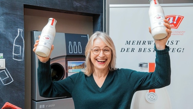 Bio in der Glasflasche - „Milchjubel“ auch bei „Ja! Natürlich“-Chefin Martina Hörmer (Bild: Christian Dusek)