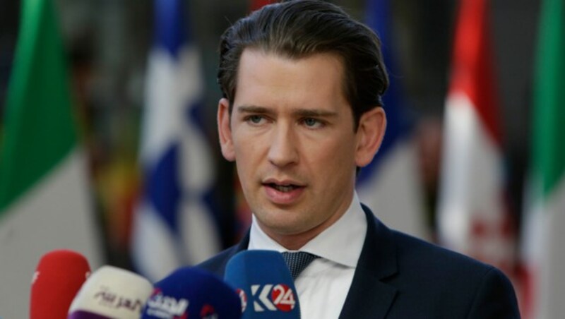 Bundeskanzler Sebastian Kurz wird am Donnerstag mit den anderen Regierungschefs über die jüngsten Budgetvorschläge in Brüssel diskutieren. (Bild: APA/AFP/Aris Oikonomou)