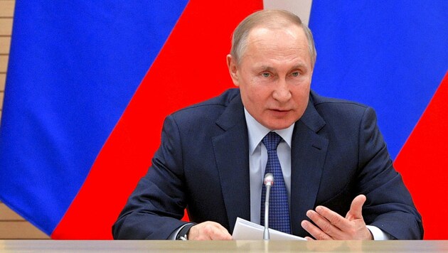 Die Regierung von Präsident Wladimir Putin versucht aktuell, mehr Kontrolle über ausländische Social-Media-Dienste zu erlangen. (Bild: AP)