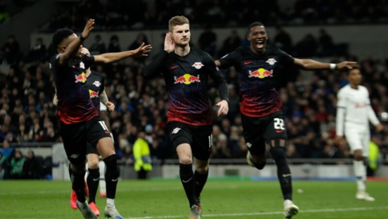 Leipzig's Timo Werner, center, celebrates after scoring his side's opening goal during a first leg, round of 16, Champions League soccer match between Tottenham Hotspur and Leipzig at the Tottenham Hotspur Stadium in London, England, Wednesday Feb. 19, 2020. (AP Photo/Matt Dunham) (Bild: Copyright 2020 The Associated Press. All rights reserved)