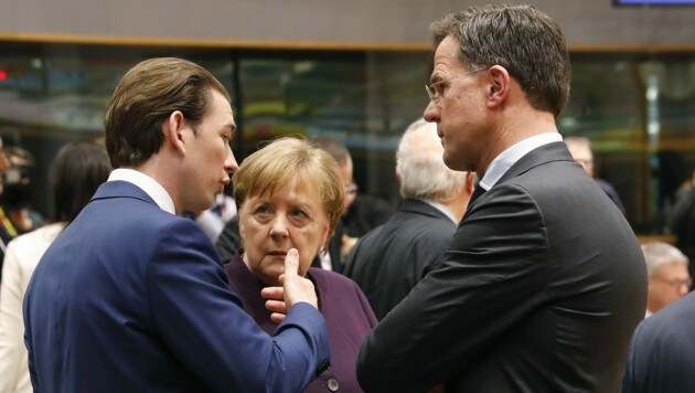 Bundeskanzler Sebastian Kurz mit der deutschen Bundeskanzlerin Angela Merkel und dem niederländischen Premier Mark Rutte (Bild: BUNDESKANZLERAMT/DRAGAN TATIC)