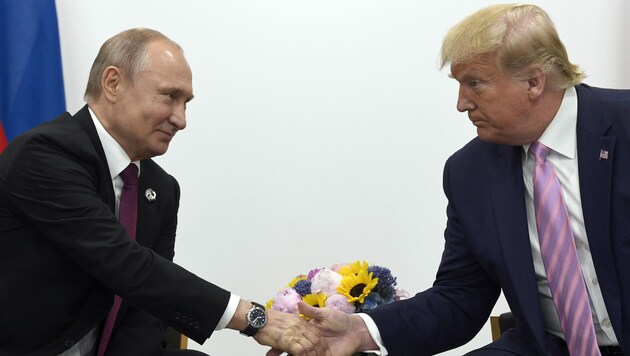 Laut US-Geheimdiensten soll Russland großes Interesse an der Wiederwahl Trumps haben und sich etwa durch Hackerangriffe in den Wahlkampf einmischen. (Bild: AP)