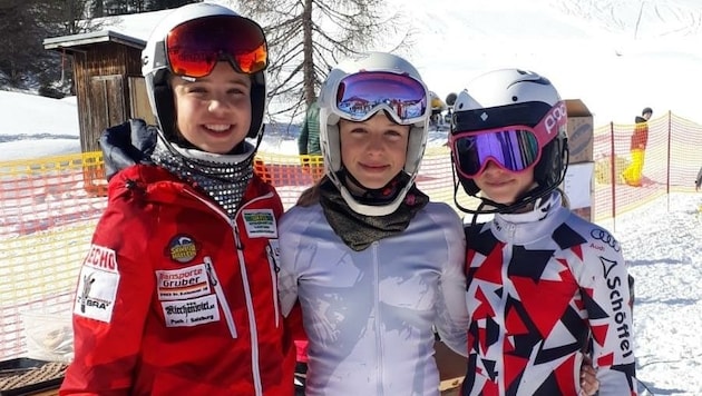Die Skitalente Anna-Lena Essl, Anna Gfrerer und Maxima Oberascher räumten bei den Nachwuchs-Landesmeisterschaften einige Medaillen ab. (Bild: Palfinger Ski Kompetenzzentrum)