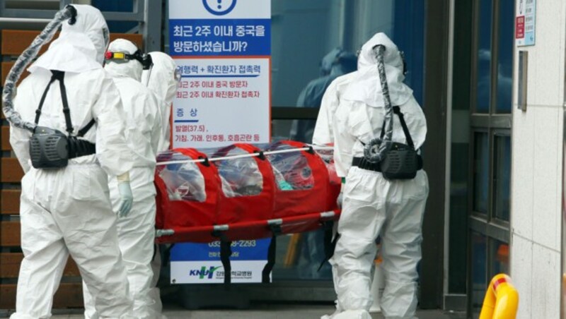 Die Lage in Südkorea ist mittlerweile besonders besorgniserregend. Die Zahl der Neuinfizierten stieg mit 594 neuen Fällen sprunghaft an. (Bild: AFP)