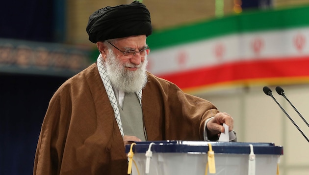 Das geistliche Oberhaupt des Iran wirft ausländischen Medien vor, eine „Propaganda“-Kampagne wegen der Parlamentswahlen zu betreiben. (Bild: AFP)