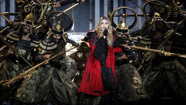 Irgendwann kam sie dann doch auf die Bühne und gab ihre Hits zum Besten. (Bild: AFP)