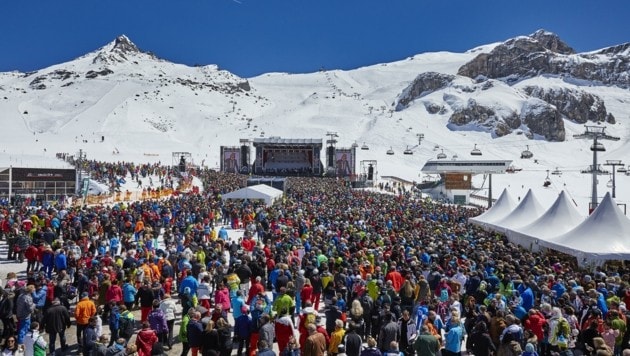 Ischgl gehört zu jenen Regionen, die mit Konzerten bis Ende April Skifahrer anlocken (Bild: Stefan Kürzi)