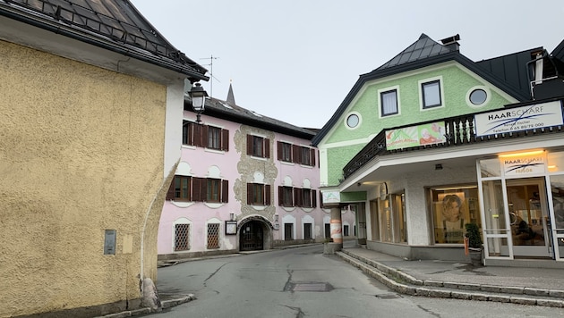 Der Liendlwirt (rosa Haus) in der Lofererstraße in Saalfelden steht leer (Bild: Salzmann Sabine)