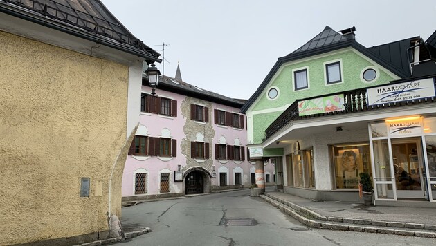 Der Liendlwirt (rosa Haus) in der Lofererstraße in Saalfelden steht leer (Bild: Salzmann Sabine)
