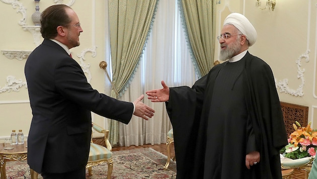 Schallenberg und der iranische Präsident Hassan Rouhani (Bild: AFP)