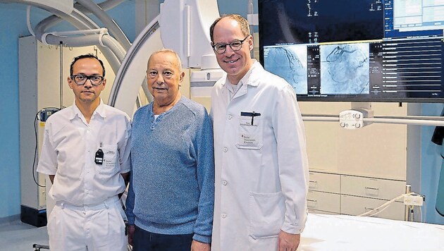 Oberarzt Karim Saleh, Patient Hans Waschelewski aus Linz, Primar Clemens Steinwender (v.l.) (Bild: K.U.K.)
