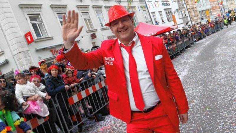 Bürgermeister Günther Albel beim Faschingsumzug am Samstag. (Bild: Rojsek-Wiedergut Uta)