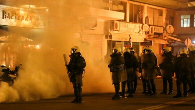 Die griechische Regierung geht immer härter gegen Demonstranten auf den Ägäisinseln vor und benutzt mittlerweile auch Tränengas, um Proteste aufzulösen. (Bild: AFP)