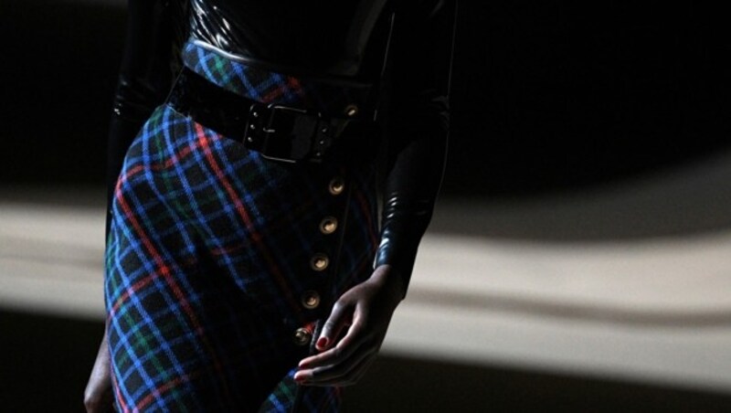 Saint Laurent Fall/Winter 2020/21 (Bild: APA/ Photo by Anne-Christine POUJOULAT / AFP)