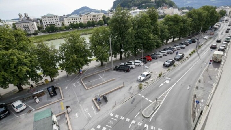 Am Rot-Kreuz-Parkplatz fallen 30 Stellplätze weg (Bild: Tschepp Markus)