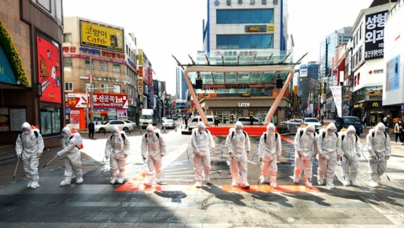 Südkorea ist einer der größten Coronavirus-Infektionsherde außerhalb Chinas. (Bild: AP)