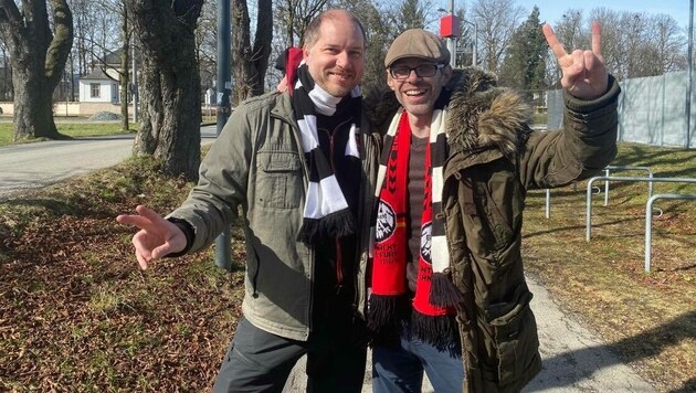 Die Eintracht-Fans Steffen R. und Timo D. aus Frankfurt sind heute auf gut Glück ohne Ticket nach Salzburg angereist. (Bild: Nikolaus Pichler)