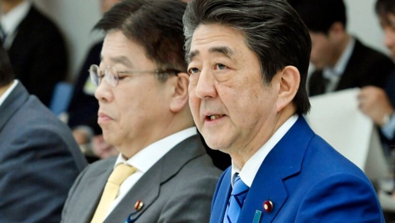 Shinzo Abe, Regierungschef und oberster Krisenmanager (Bild: ASSOCIATED PRESS)