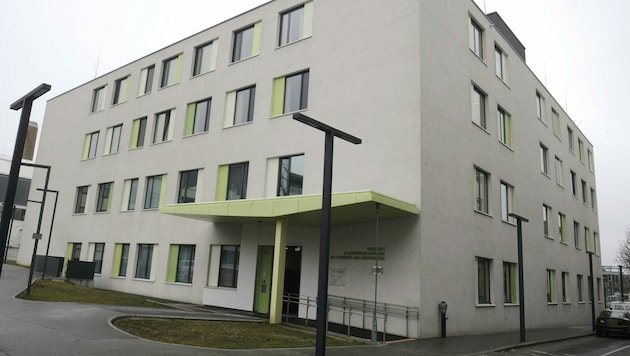 Die 4. Medizinische Abteilung, Infektions- und Tropenmedizin, des Kaiser-Franz-Josef-Spitals (Bild: APA/HERBERT PFARRHOFER)