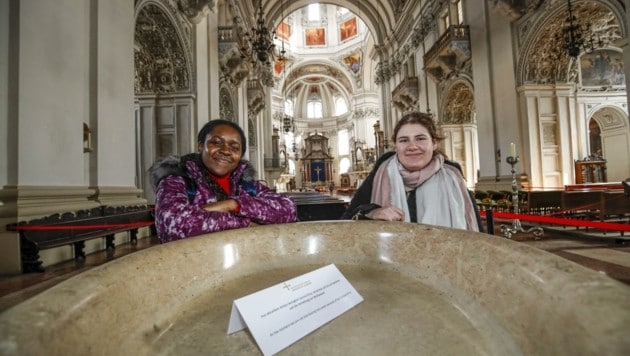 Nur Mouyinati und Xenia aus Bayern gaben dem Dom für das fehlende Weihwasser keinen Segen. (Bild: Tschepp Markus)