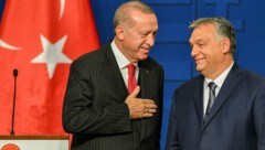 Erdogan hat in einem Telefonat mit Orban gesagt, er könne einen Teil der Migranten, die sich in der Türkei aufhalten, nicht mehr zurückhalten. (Bild: AFP)