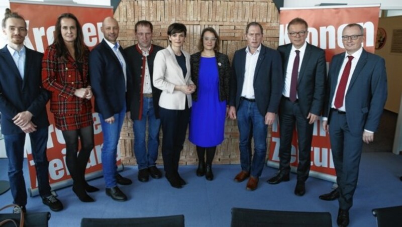 Tobias Giesinger, Maggie Entenfellner, Hannes Royer, Thomas Erber, Pamela Rendi-Wagner, Eva Rosenberg, Josef Moosbrugger, Rudolf Anschober, Klaus Herrmann (v. li. n. re) (Bild: Reinhard Holl)