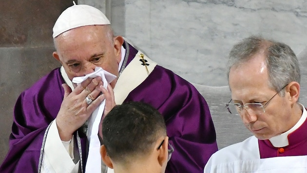 Papst Franziskus erholt sich derzeit von einer Verkühlung. (Bild: AFP)