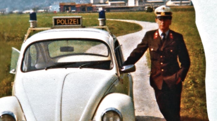 Walter Pupp als „einfacher“ Polizist Ende der 1970er Jahre (oben). Letztlich schaffte er es bis ...