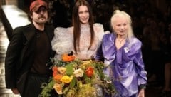 Andreas Kronthaler, Bella Hadid, Vivienne Westwood (Bild: AFP )