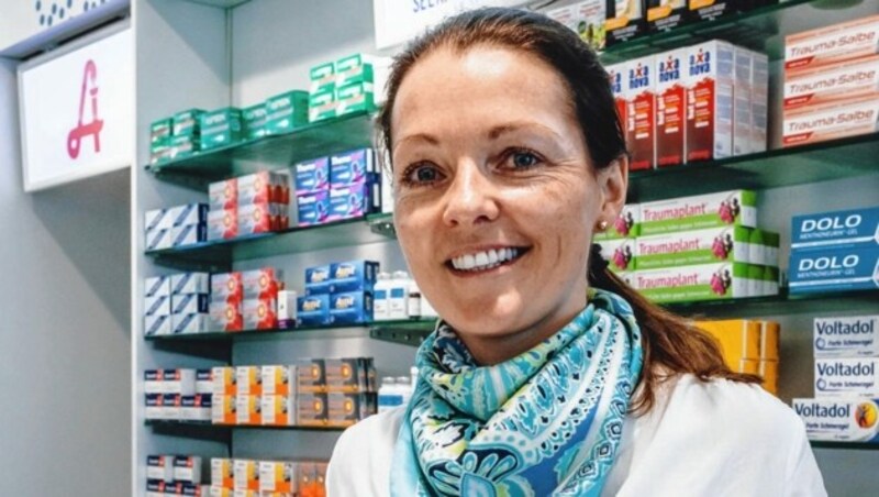 Ulrike Holleis stellte Desinfektionsmittel in ihrer Apotheke her und lieferte auch die Hygienemittel an den ersten Coronafall in Fusch aus. (Bild: EXPA/Stefanie Oberhauser)