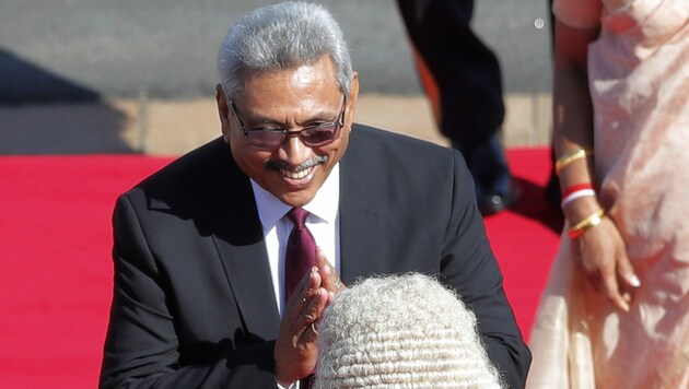 Sri Lankas Präsident Gotabhaya Rajapaksa hat das Parlament des Landes aufgelöst und eine Neuwahl angesetzt. (Bild: AP)