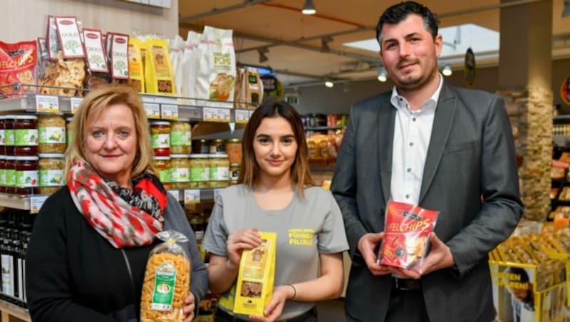 Die Regionalmanager Adelheid Mai und Goran Pejic mit Lehrling Güngöer (19), die normal in Freistadt tätig ist. (Bild: Harald Dostal)