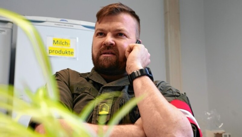 Major Thomas N.: „An dem 145 Kilometer langen Grenzabschnitt gibt es 60 fixe Überwachungsposten. Die Kontrollen erfolgen per Pkw, zu Fuß und am Rad.“ (Bild: Sepp Pail)