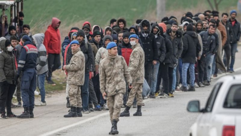 Eine Szene an der türkisch-griechischen Grenze (Bild: AFP)