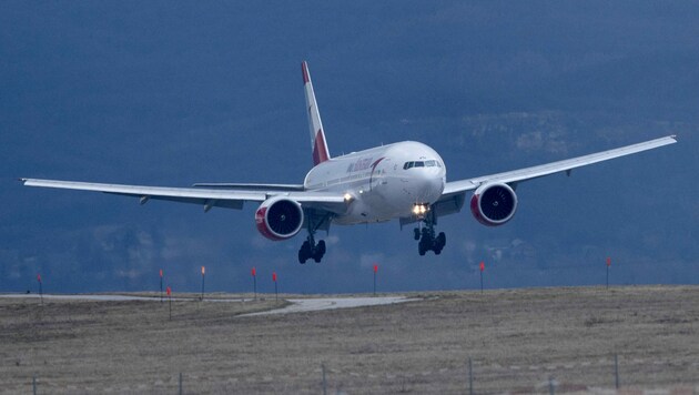 Im Landeanflug: Bei der AUA bleiben wegen der Corona-Krise 14 der insgesamt 82 Flugzeuge vorerst auf dem Boden. (Bild: AFP)