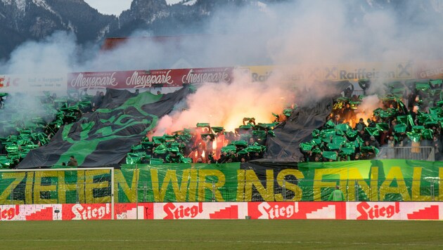 Fans von Wacker Innsbruck (Bild: GEPA)