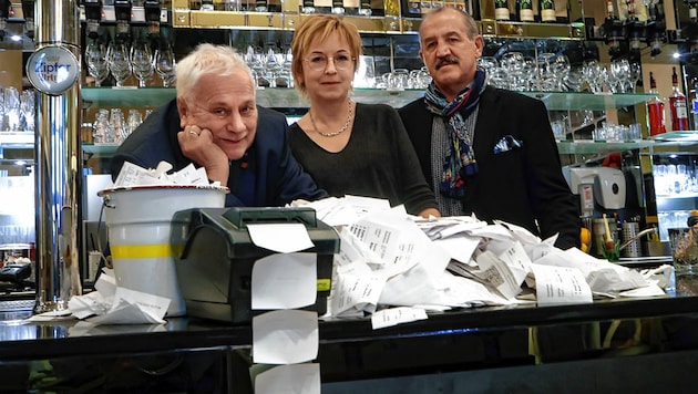 Kassabon-Flut: Professor Schneider (links), Expertin Dreer und Wirt Günter Hager (rechts) (Bild: Günter Hager)