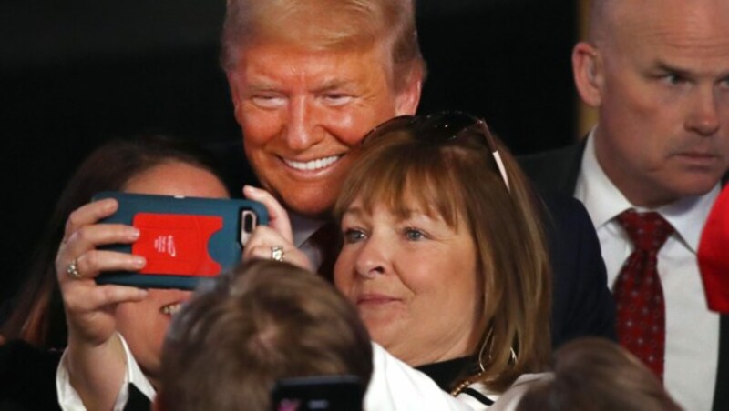 Donald Trump hat (noch) keine Berühungsangst. (Bild: AFP)