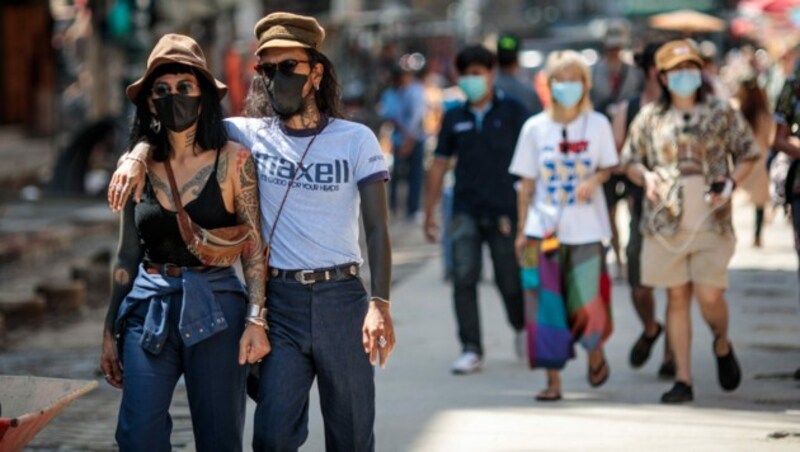 Touristen auf den Straßen von Bangkok (Bild: AFP)