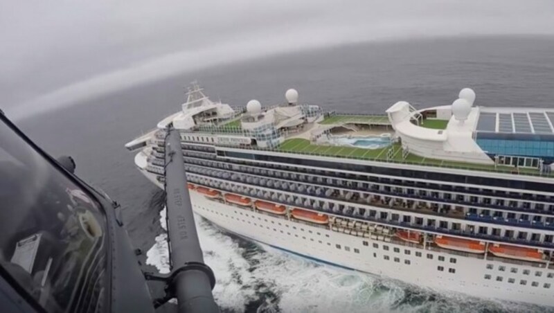 Das Kreuzfahrschiff Grand Princess vom Helikopter der Nationalgarde aus gesehen. (Bild: AP)