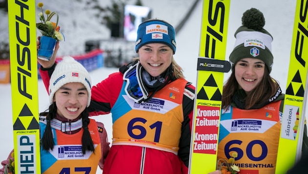 Sara Marita Kramer (Mitte) ging als Favoritin an den Start, holte dann auch Junioren-WM-Gold. (Bild: STUDIO2 MEDIA)