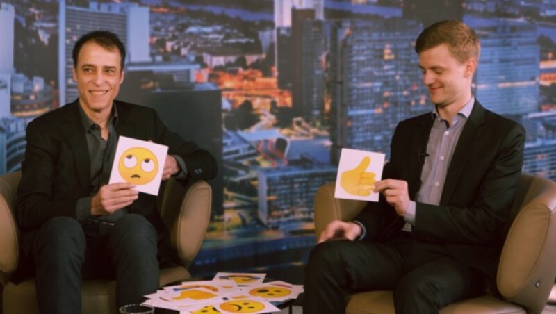 Heiko Heinisch (links) und Michael Zinkanell beim Emoji-Word-Rap (Bild: krone.at)