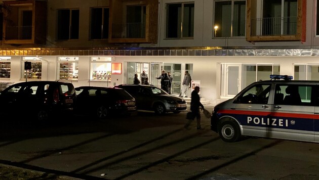 Gegen 19 Uhr wurde der Supermarkt überfallen. (Bild: zeitungsfoto.at)