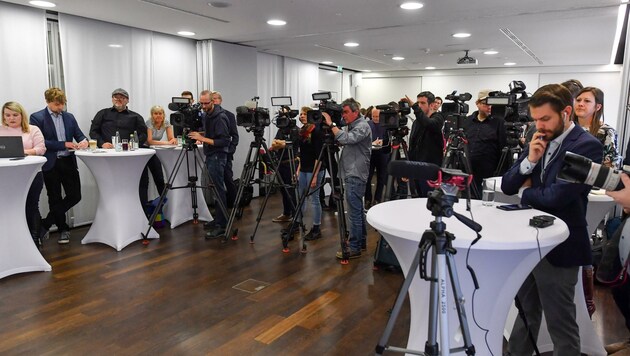 Großer Andrang bei der Corona-Pressekonferenz in Linz (Bild: Dostal Harald)