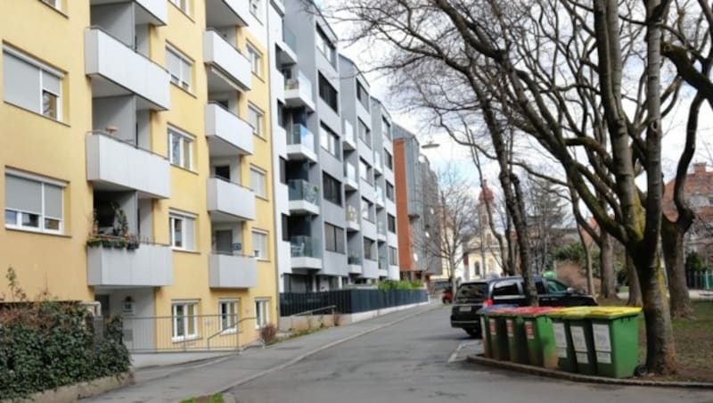 In der Muchargasse wurde der 16-jährige Deutsche von zwei Jugendlichen attackiert. (Bild: Christian Jauschowetz)