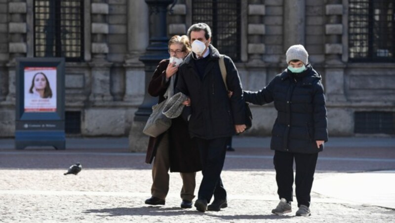 Quarantäne für 15 Millionen Menschen in Norditalien. Auch dieses Mailänder sind betroffen. (Bild: APA/Photo by Miguel MEDINA / AFP)