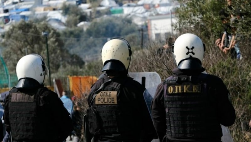 Griechische Polizei auf Lesbos (Symbolbild) (Bild: AP)