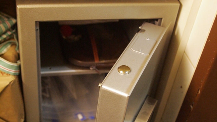 Die Anwaltsgattin soll 75.000 Euro aus dem Tresor ihres Mannes entwendet haben – und dann ...