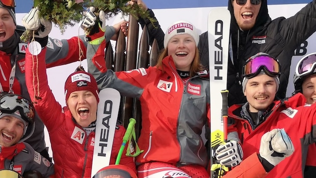 Jubelte wie am Vortag über Silber: Lisa Grill (Mitte). Links: Weltmeisterin Magdalena Egger. (Bild: Österreichischer Skiverband)
