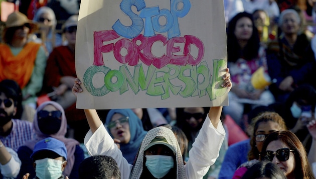 Proteste für Frauenrechte in Pakistan (Bild: AFP)